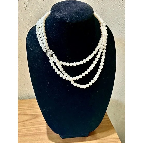 VTG Triple Strand Faux Pearl Necklace Crystal Clasp Bridal Wedding Jewelry - Picture 6 of 10
